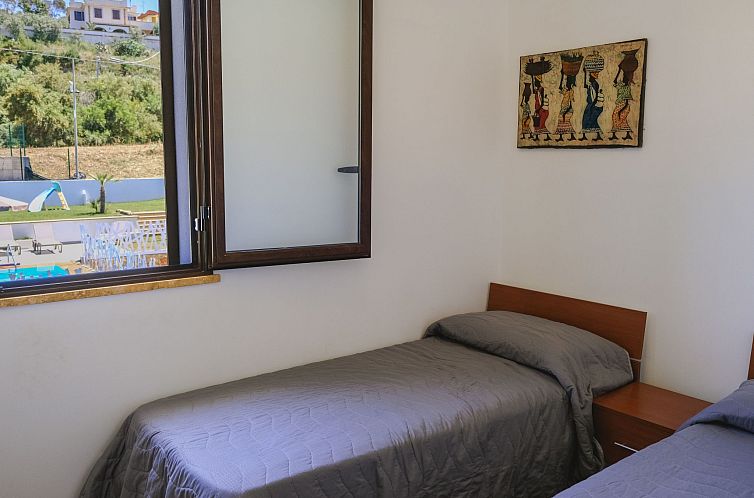 Appartement Lila Wohnung mit Schwimmbad und Meerblick