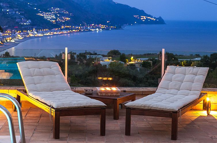 Vakantiehuis Ferienvilla mit Whirlpool