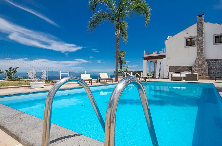 Vakantiehuis Ferienvilla mit Whirlpool