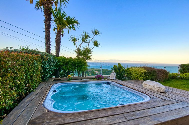 Vakantiehuis Ferienvilla mit Whirlpool
