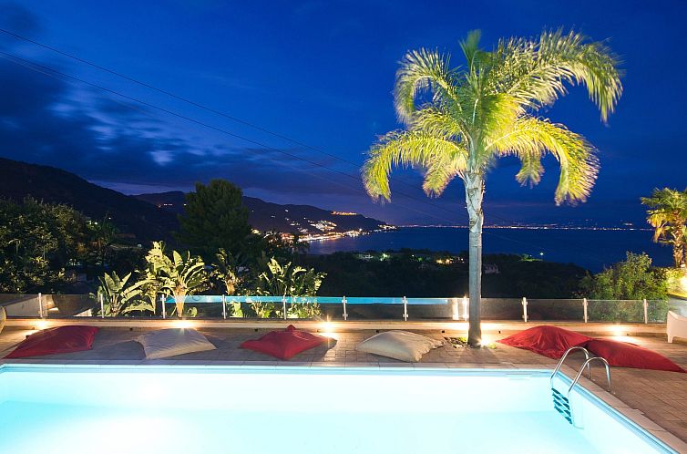 Vakantiehuis Ferienvilla mit Whirlpool