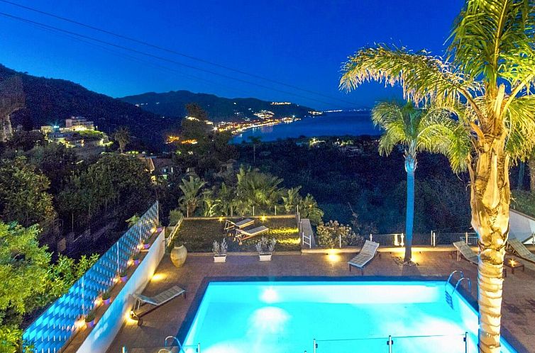 Vakantiehuis Ferienvilla mit Whirlpool