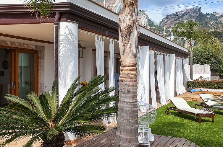 Vakantiehuis Ferienvilla mit Whirlpool