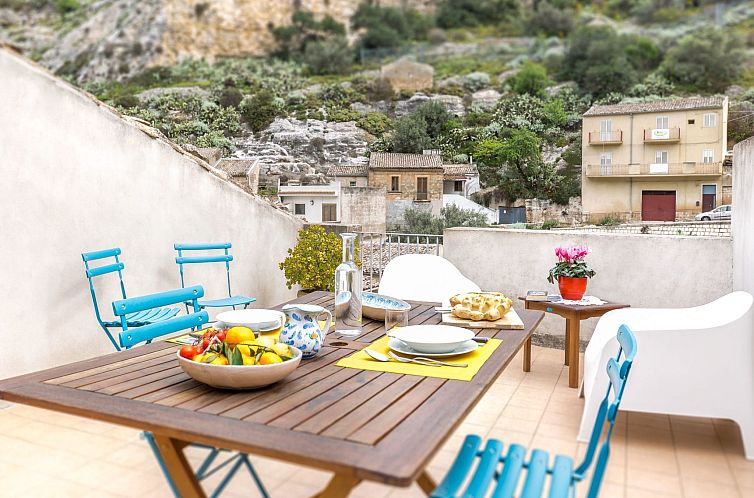 Guest house 09411616 - Apartment Sicily - Appartement Steinhaus mit Panoramadachterrasse