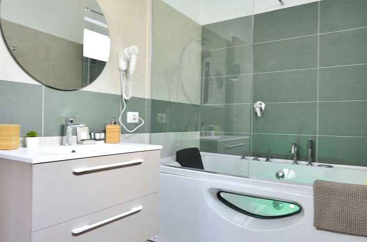 Appartement Romantisches Zimmer mit Jacuzzi