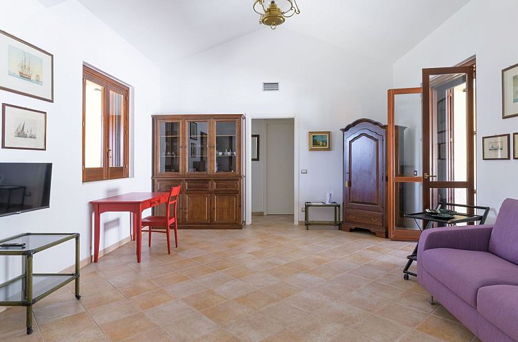 Vakantiehuis Sterlizia, Villa mit Pool in Meeresnähe