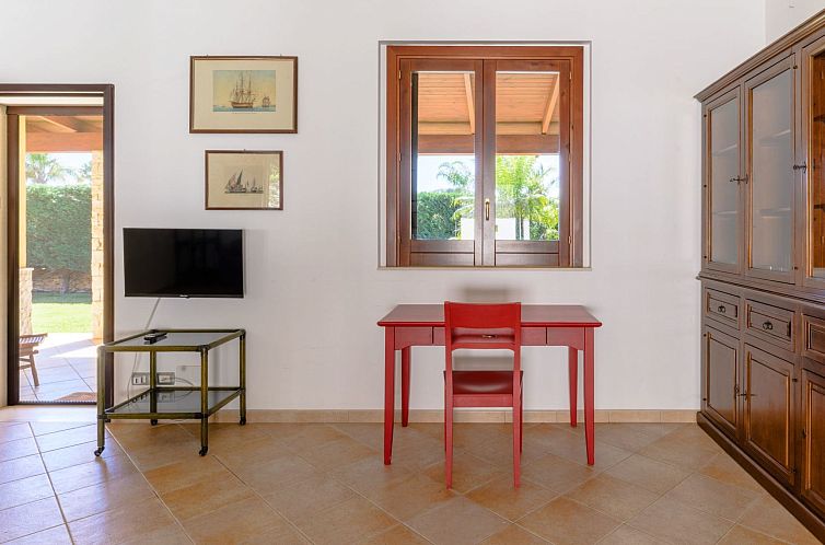 Vakantiehuis Sterlizia, Villa mit Pool in Meeresnähe