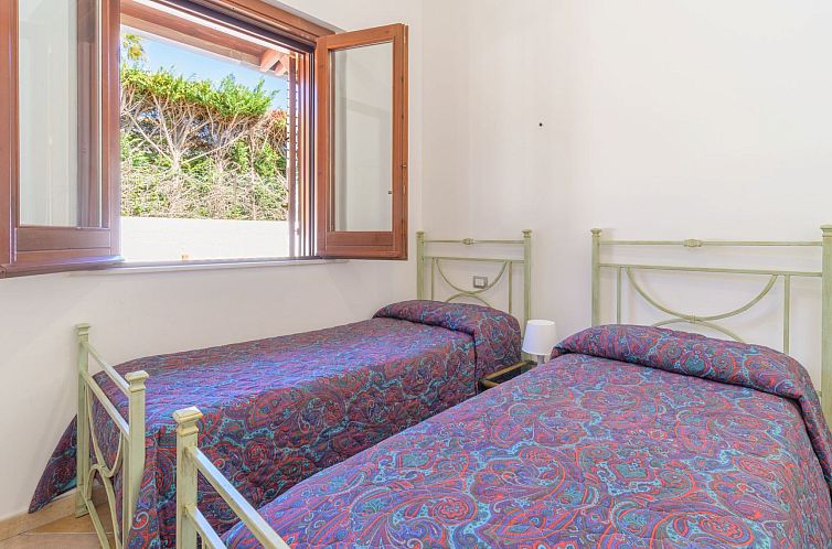 Vakantiehuis Sterlizia, Villa mit Pool in Meeresnähe