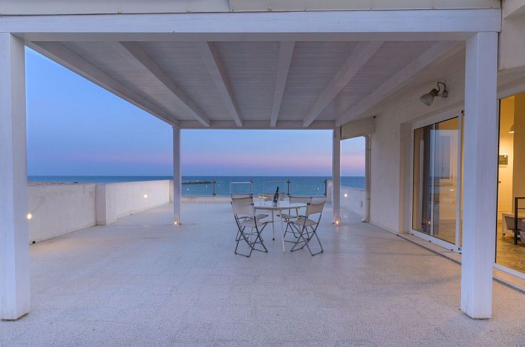 Appartement in Donnalucata mit Grill und Terrasse
