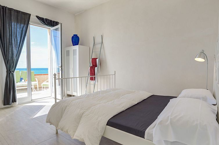 Vakantiehuis Poseidon, Villa am Meer mit Panoramaterrasse