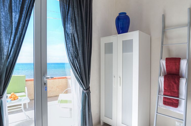 Vakantiehuis Poseidon, Villa am Meer mit Panoramaterrasse