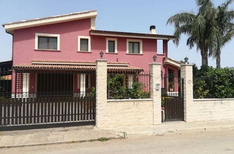 Vrijstaande woning in Brucoli