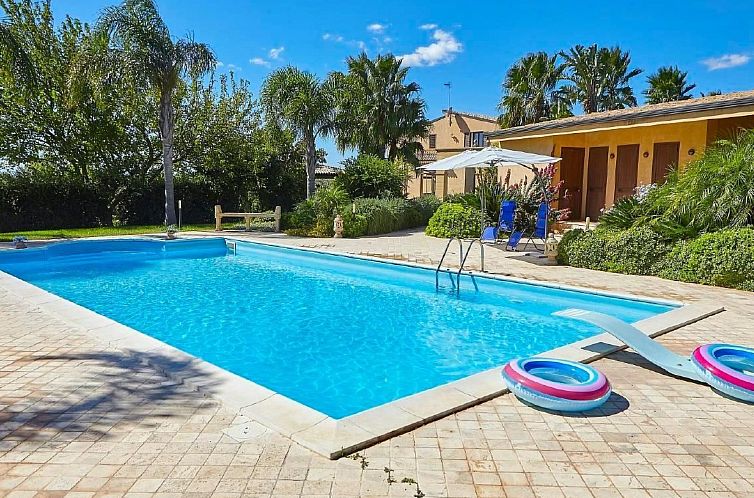 Vakantiehuis in Castelvetrano mit Gepflegtem Garten