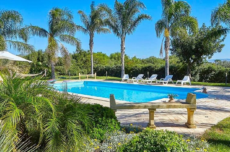 Vakantiehuis in Castelvetrano mit Gepflegtem Garten