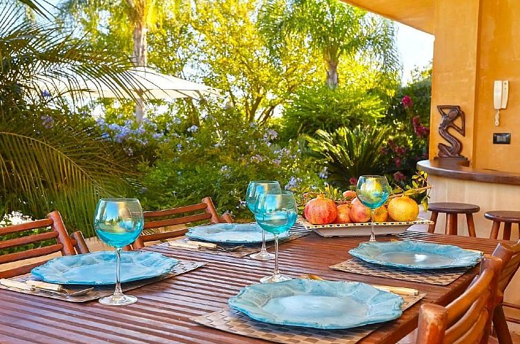 Vakantiehuis in Castelvetrano mit Gepflegtem Garten