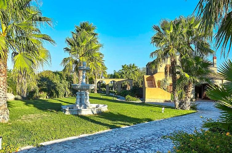Vakantiehuis in Castelvetrano mit Gepflegtem Garten
