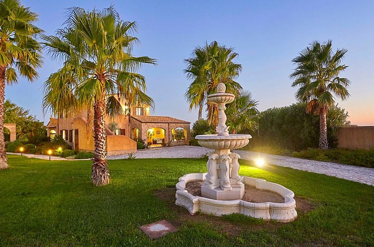 Vakantiehuis in Castelvetrano mit Gepflegtem Garten