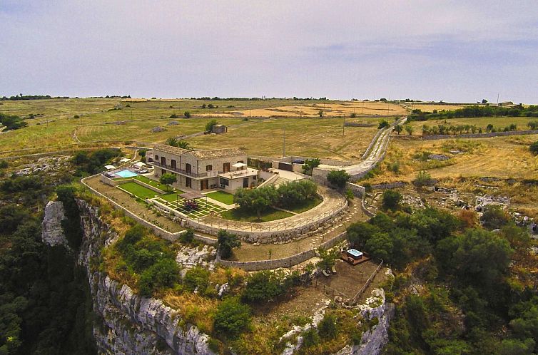 Vakantiehuis Komfortable Villa Castello - Blick auf Cava d'I