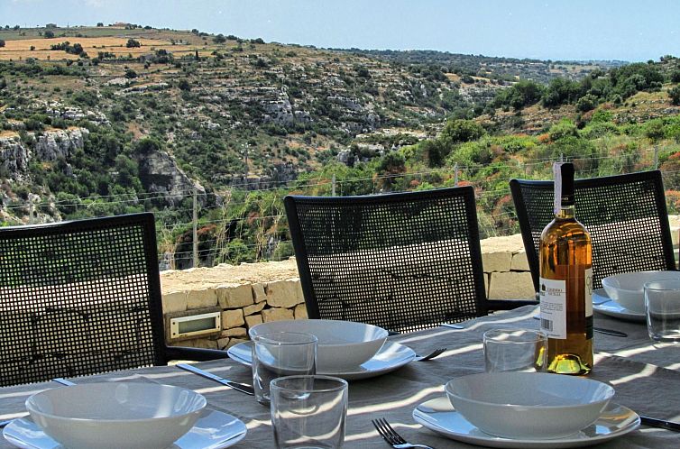 Vakantiehuis Komfortable Villa Castello - Blick auf Cava d'I