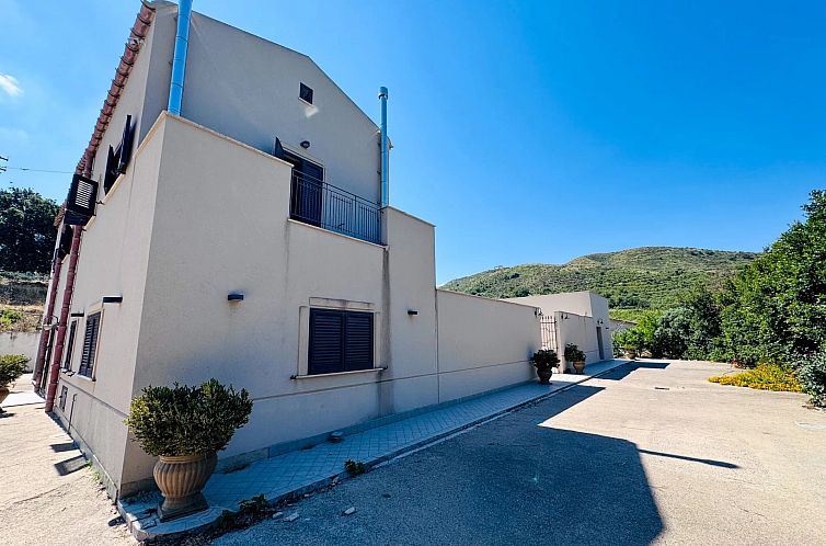 Vrijstaande woning in Collesano