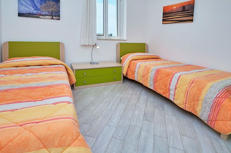 Appartement in Marina Di Ragusa mit Garten und Terrasse