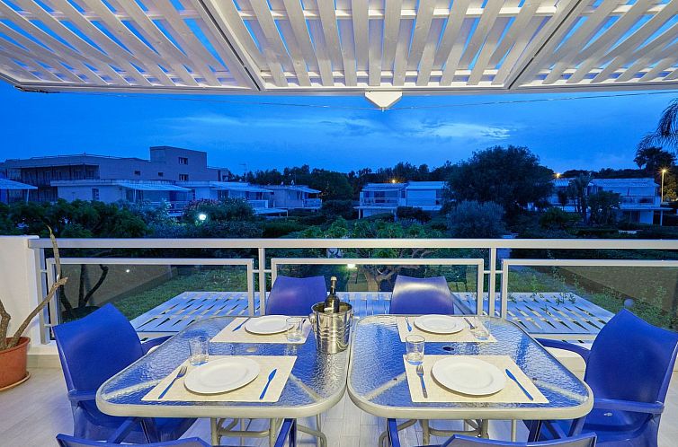 Appartement in Marina Di Ragusa mit Garten und Terrasse