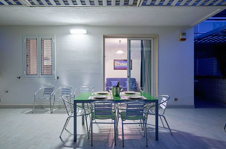 Appartement in Marina Di Ragusa mit Terrasse, Grill und Gart