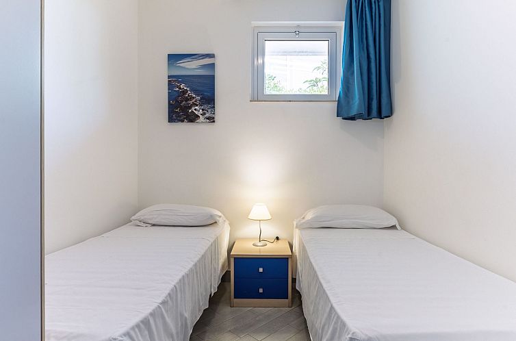 Appartement in Marina Di Ragusa mit Terrasse, Grill und Gart