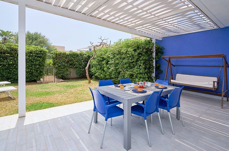 Appartement in Marina Di Ragusa mit Terrasse, Grill und Gart
