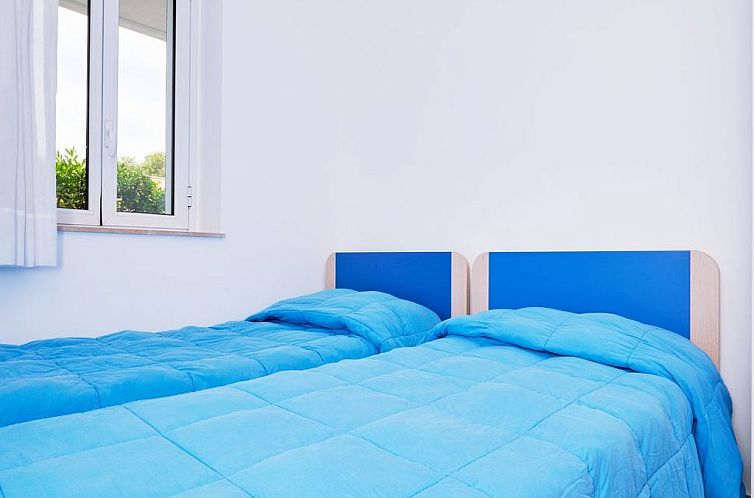 Appartement in Marina Di Ragusa mit Terrasse, Grill und Gart