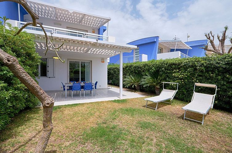 Appartement in Marina Di Ragusa mit Terrasse, Grill und Gart