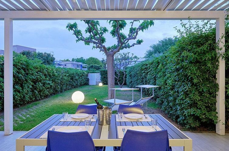 Appartement in Marina Di Ragusa mit Terrasse, Grill und Gart