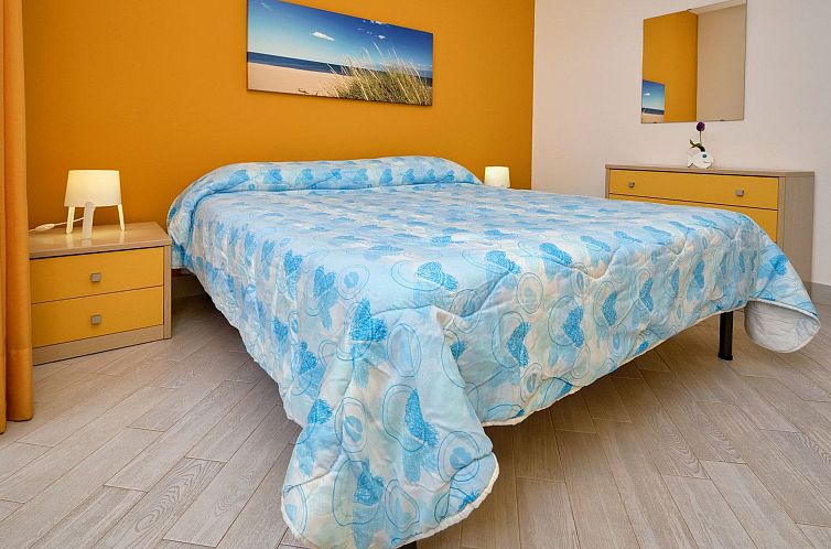 Appartement in Marina Di Ragusa mit Terrasse, Grill und Gart