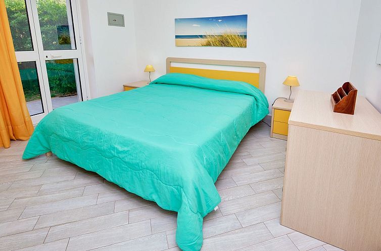 Appartement in Marina Di Ragusa mit Terrasse, Grill und Gart