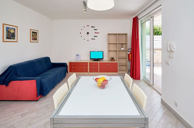 Appartement in Marina Di Ragusa mit Terrasse, Grill und Gart