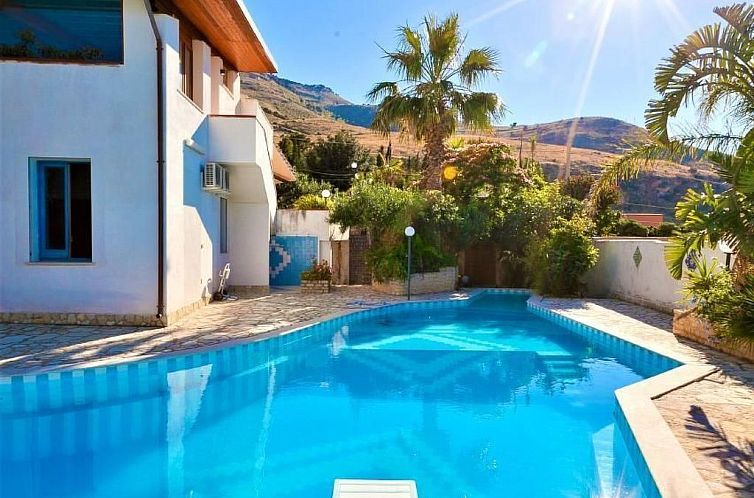 Vakantiehuis Ferienvilla "Le Palme" mit eigenem Pool