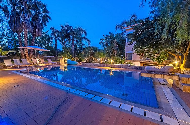 Vakantiehuis Gemütliches Haus in Carini mit privatem Pool