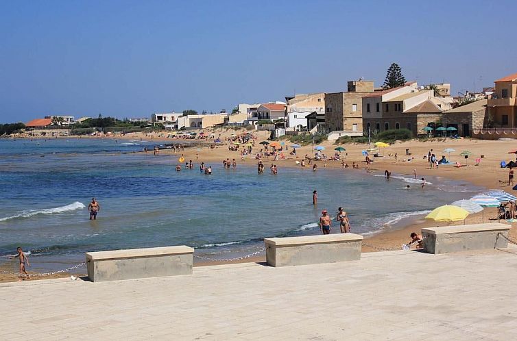 Guest house 09429304 - Apartment Sicily - Appartement Agamennone, Wohnung 20 Meter vom Meer entfernt m
