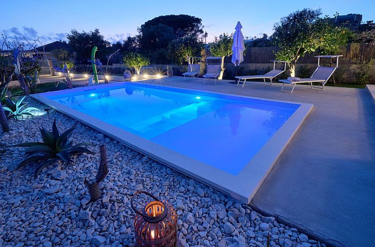 Vakantiehuis Villa Teti, mit Schwimmbad und in der Nähe des
