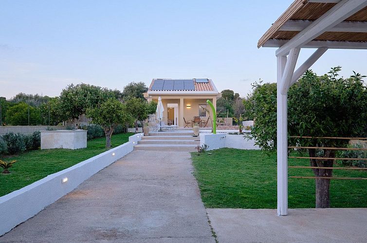 Vakantiehuis Villa Teti, mit Schwimmbad und in der Nähe des