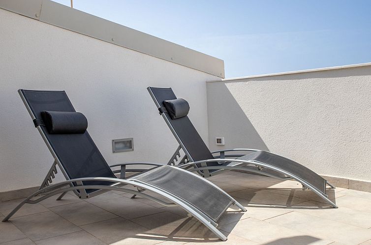 Appartement Charmantes Zimmer im Dachgeschoss mit Terrasse m