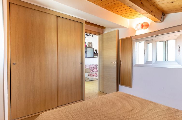 Appartement Charmantes Zimmer im Dachgeschoss mit Terrasse m