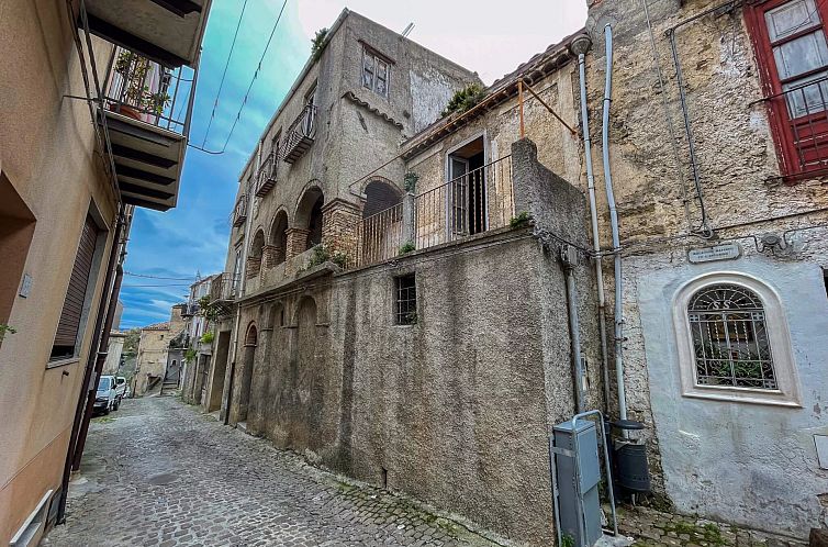 Vrijstaande woning in Isnello