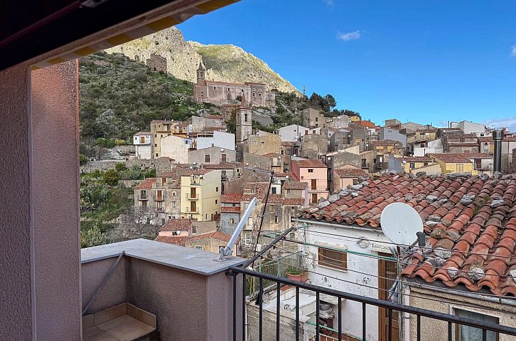 Vrijstaande woning in Isnello