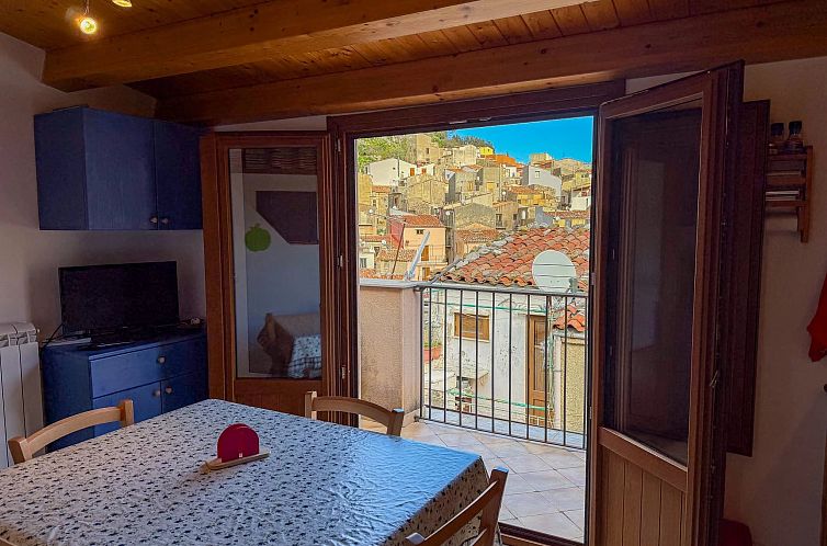 Vrijstaande woning in Isnello