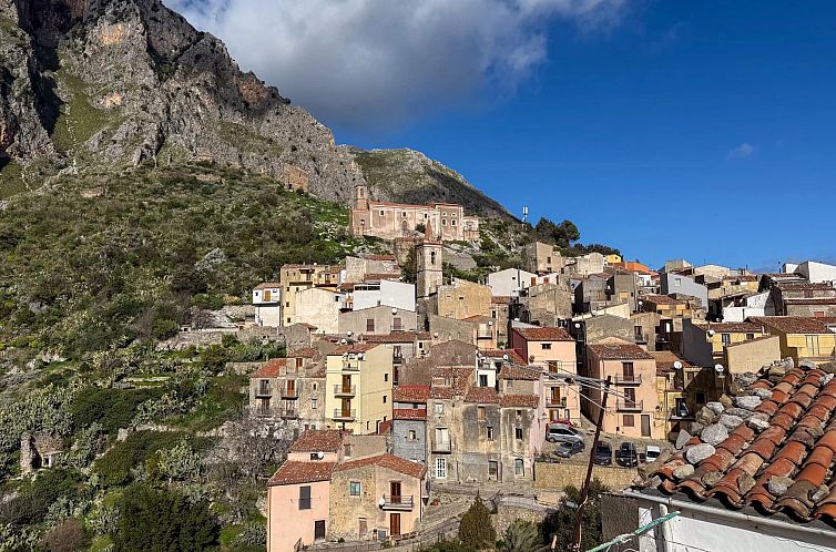 Vrijstaande woning in Isnello