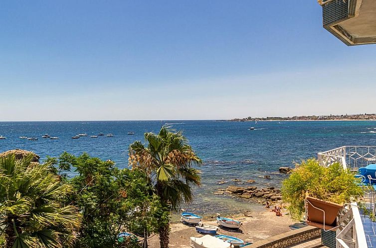 Guest house 09437744 - Apartment Sicily - Appartement Meeresbrise - Charybdis