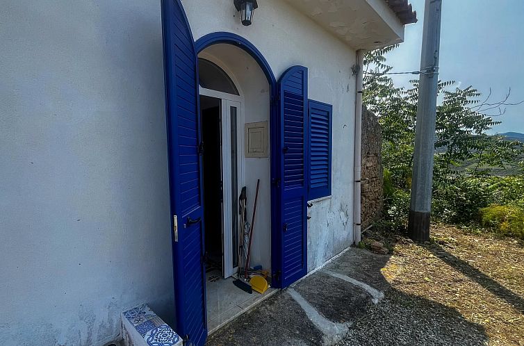 Vrijstaande woning in Furnari
