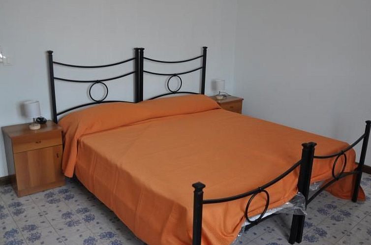 Appartement für 4 Personen 90qm Agnone Bagni