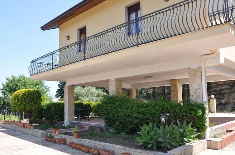 Appartement für 4 Personen 90qm Agnone Bagni